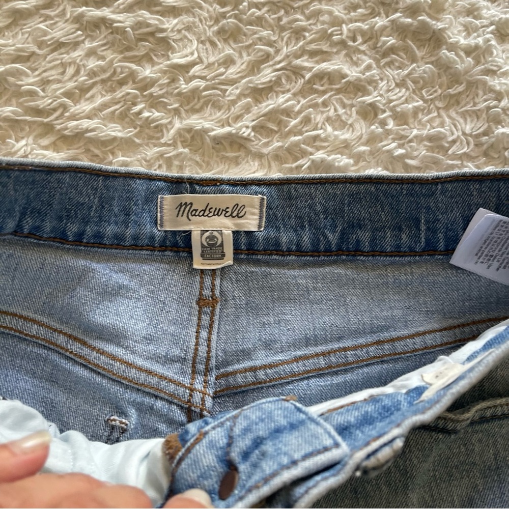 Madewell Petite Relaxed Jeans in Springtide Wash - Picture 7 of 10
